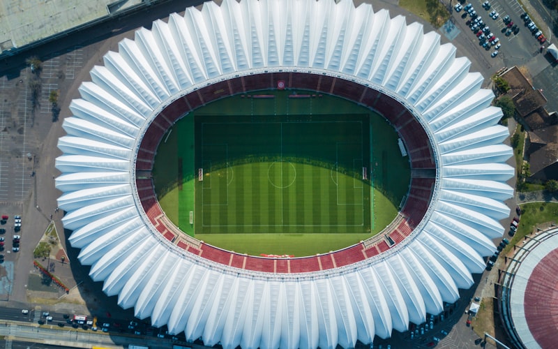 足球射门数据分析图 - 展示不同位置射门的预期进球值与实际进球对比